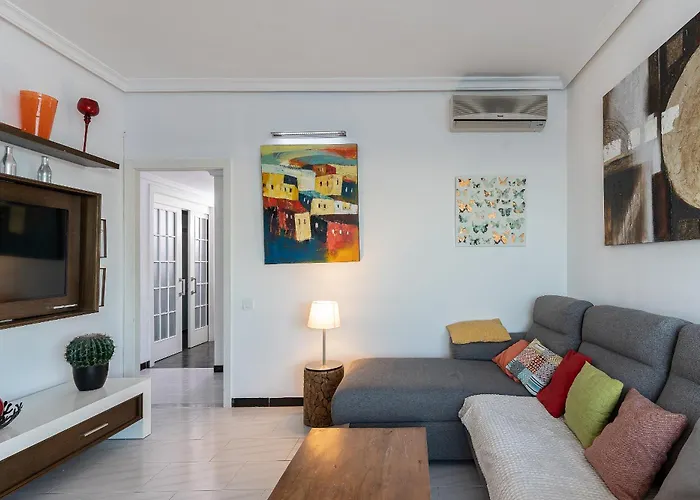 La Torre De La Roca * Торремолинос