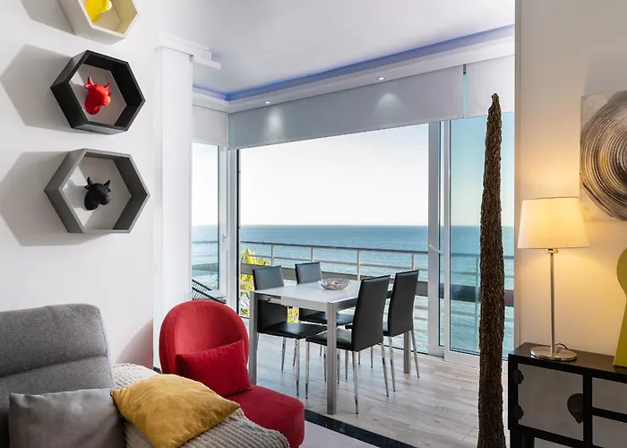 La Torre De La Roca * Торремолинос